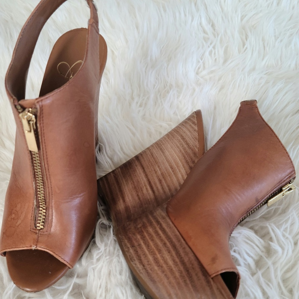 LEATHER WEDGE